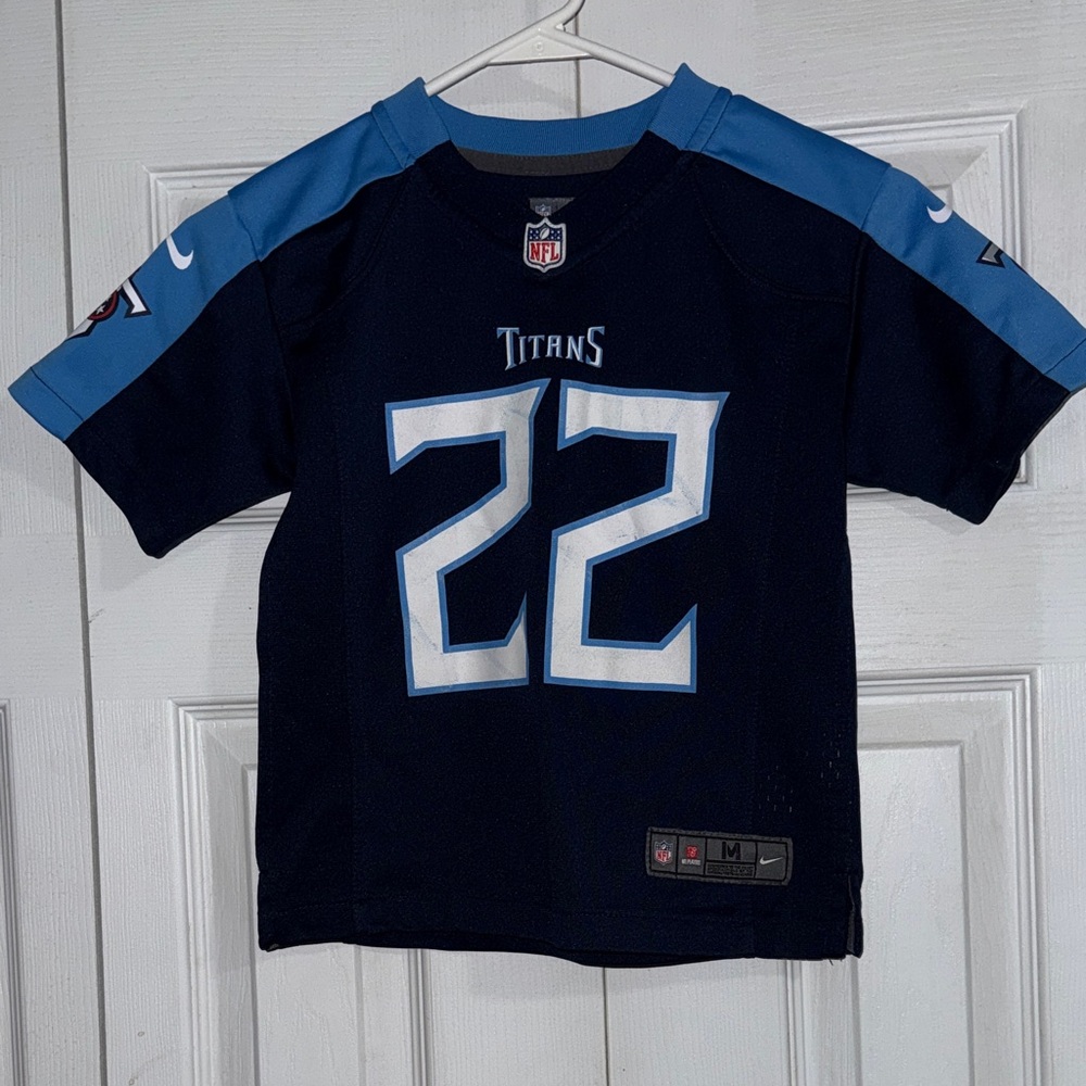 Boys medium Derrick Henry Tn Titans jersey